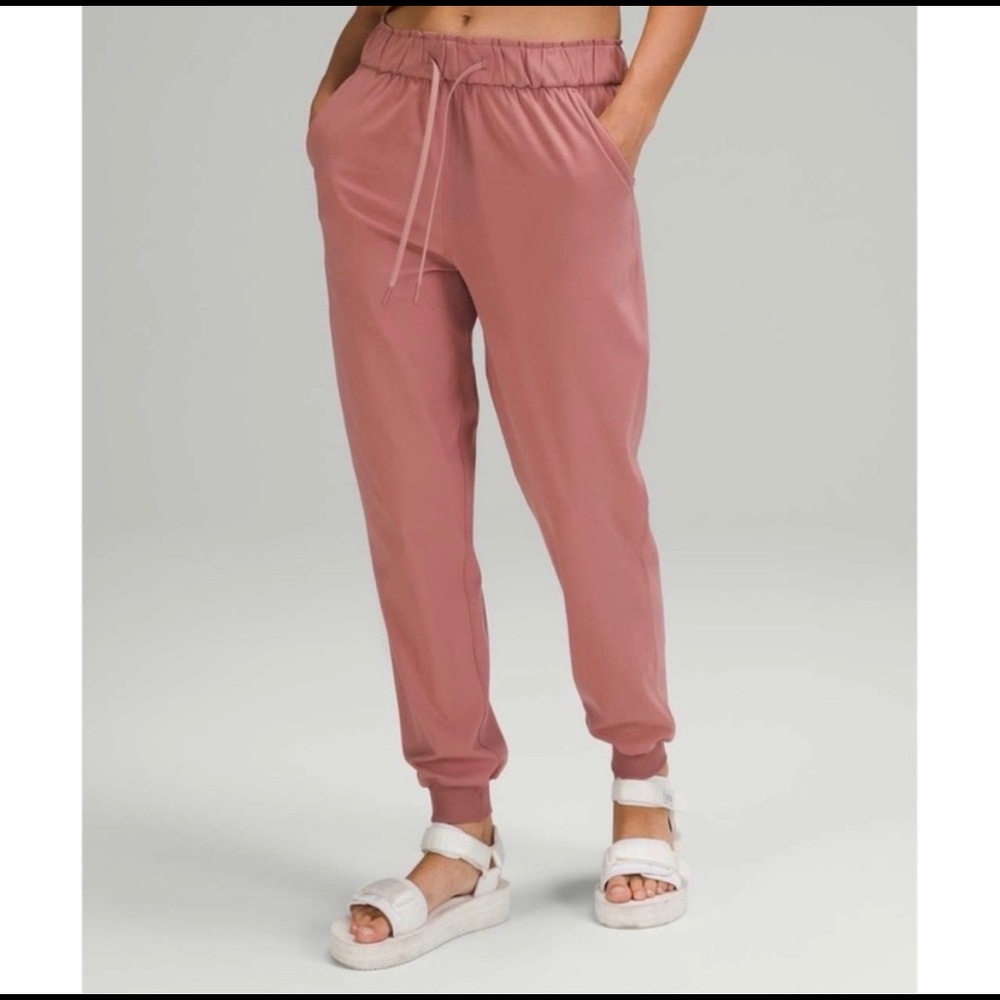 Lululemon Stretch High-Rise Joggers!